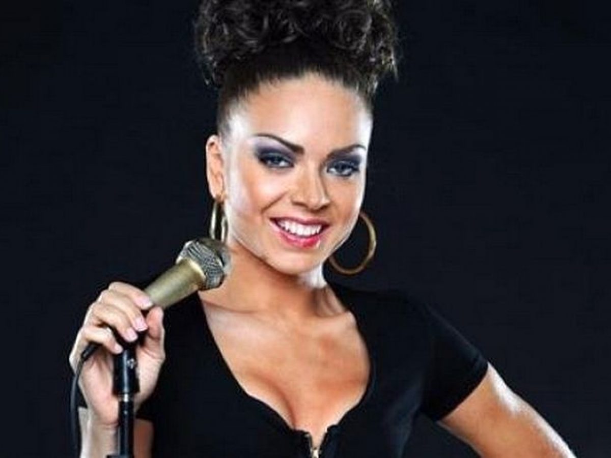 Би ерлі-зайыптылар бірге сорады