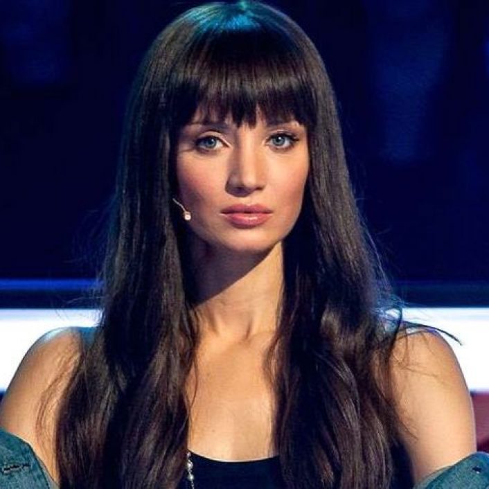 Анна Семенович Анфиса Чеховамен жыныстық қатынасқа түседі.